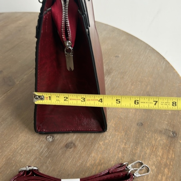 Faux Croc Burgandy Crossbody Handbag NWT - Picture 12 of 17